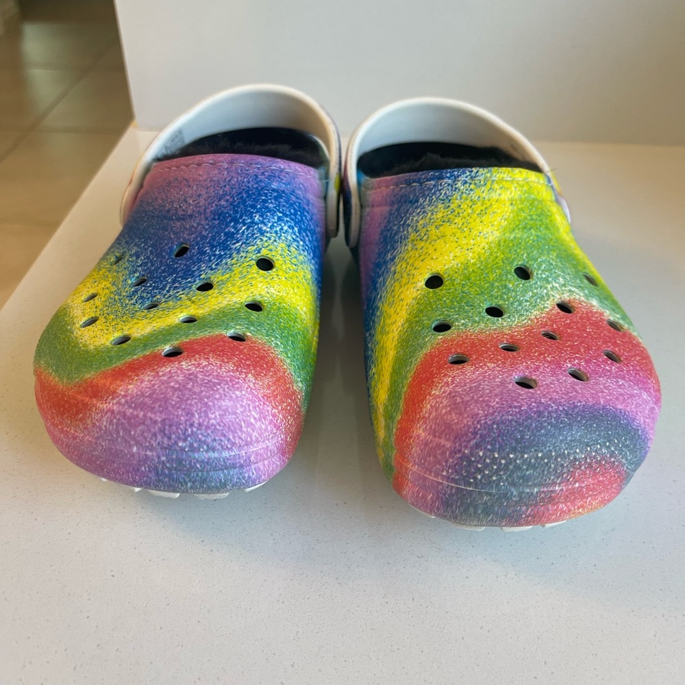 Crocs Junior  13 Classic Spray Tie Dye Fur Lined Clogs Multicolor  used